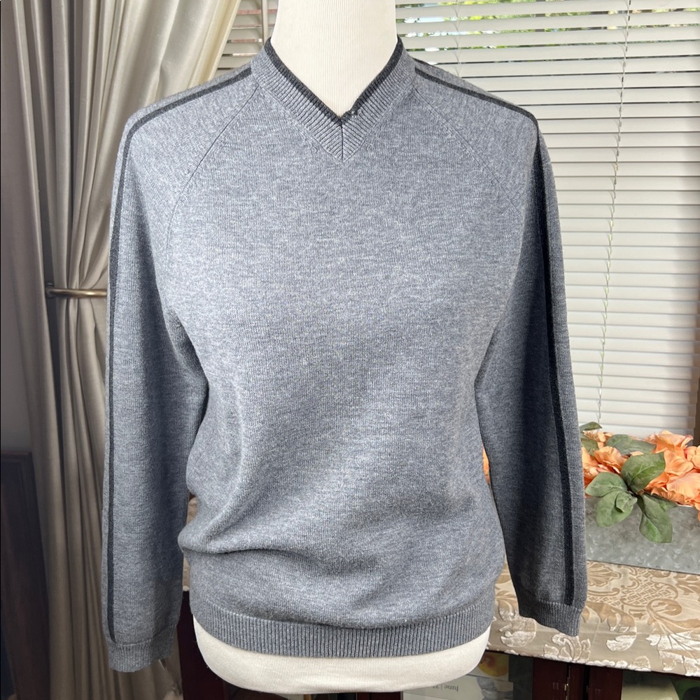 Men’s Wool Cask V-Neck Size Small